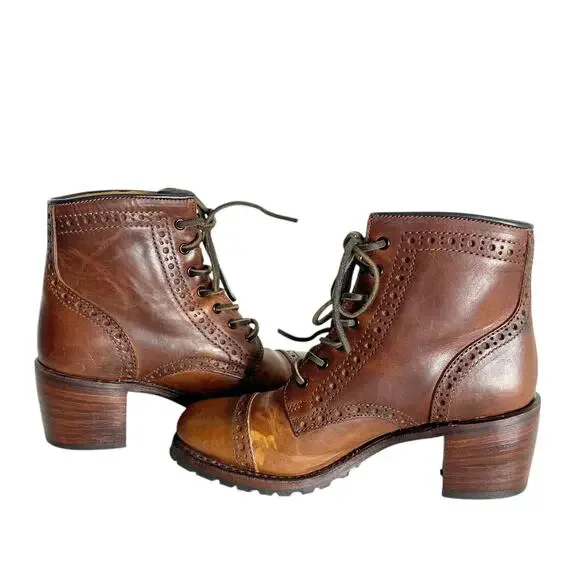 RARE Frye Sabrina Brogue Cognac Leather Boots 8.5